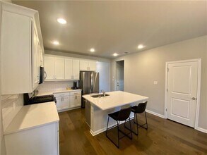 332 Lacey Oak Lp in San Marcos, TX - Building Photo - Building Photo
