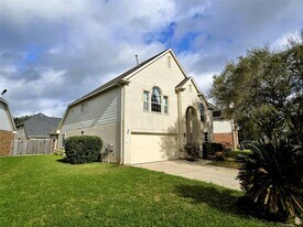 4911 Russett Ln in Sugar Land, TX - Building Photo