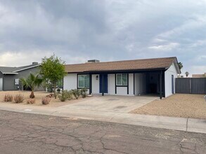 2731 East Michigan Ave in Phoenix, AZ - Building Photo - Building Photo