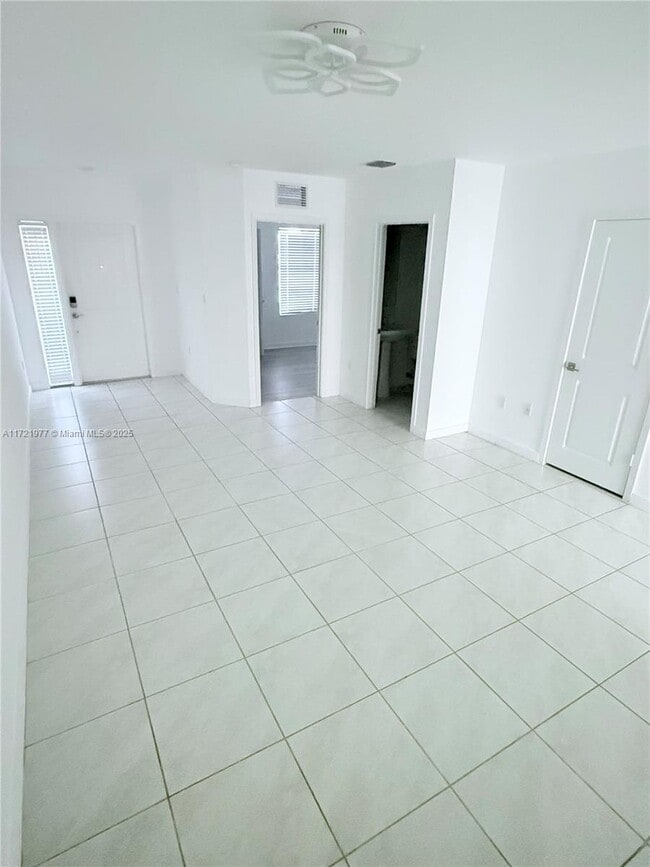 541 NE 5th Way in Florida City, FL - Foto de edificio - Building Photo