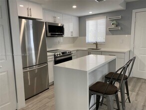 3101 SW 27th Ave in Coral Gables, FL - Building Photo - Building Photo