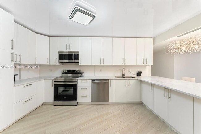 2500 Parkview Dr, Unit 1714 in Hallandale Beach, FL - Foto de edificio - Building Photo