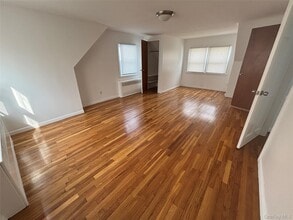 528 Cameron St in Elmont, NY - Building Photo - Building Photo