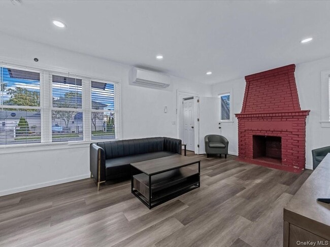 21 James L L Burrell Ave in Hempstead, NY - Building Photo - Building Photo