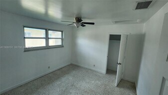 4555 SW 32nd Ave in Fort Lauderdale, FL - Building Photo