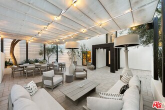 24146 Malibu Rd in Malibu, CA - Building Photo - Building Photo