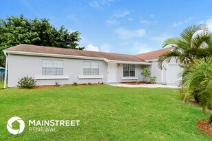 426 SW Eastport Cir in Port St. Lucie, FL - Building Photo