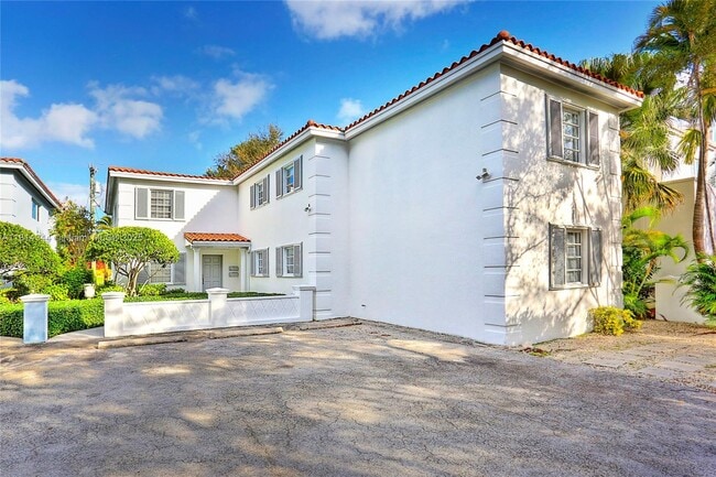 property at 1175 Campo Sano Ave