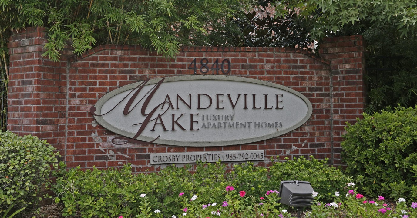 Mandeville Lake Apartments - Photo