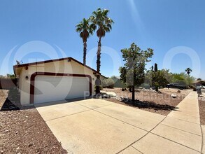 6850 N De Chelly Loop in Tucson, AZ - Building Photo - Building Photo