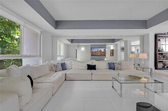 690 Bird Rd in Coral Gables, FL - Building Photo - Building Photo