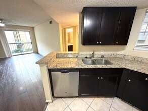 1916 Lake Atriums Cir in Orlando, FL - Foto de edificio - Building Photo