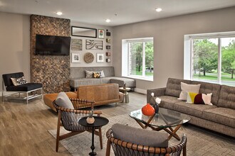 Fountain Place in Eden Prairie, MN - Building Photo - Building Photo