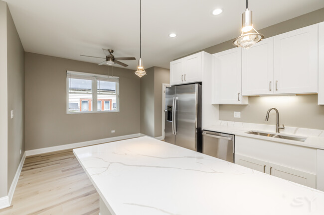 717 N Parkside Ave in Chicago, IL - Building Photo - Building Photo