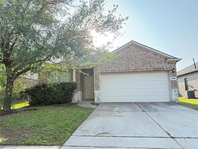 property at 1419 S Maple Dr