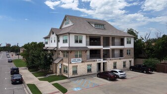 Live Oak Apartments in Denton, TX - Building Photo