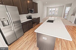 10512 Hinton Wy in Manassas, VA - Building Photo