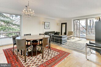 1435 4th St SW in Washington, DC - Foto de edificio - Building Photo