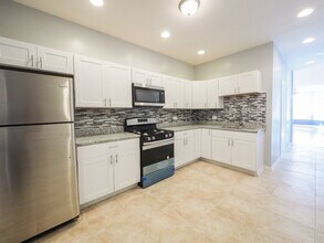 6849 S Green St in Chicago, IL - Building Photo - Building Photo