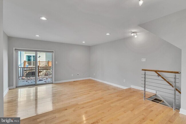 6146 Brook Dr in Falls Church, VA - Building Photo - Building Photo