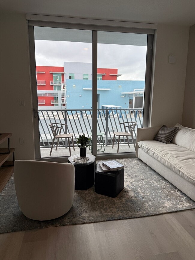 10743 NW 78th Ter, Unit B1 in Miami, FL - Foto de edificio - Building Photo