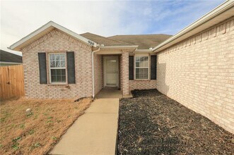 900 SW River Rock St in Bentonville, AR - Building Photo - Building Photo