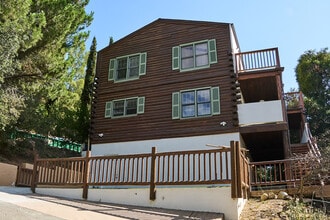 373 Loftyhill Dr in Malibu, CA - Building Photo - Building Photo