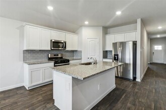 326 Darwin Pl in Lockhart, TX - Building Photo - Building Photo