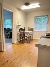1007 Thomason St-Unit -2 in Huntsville, TX - Building Photo - Building Photo