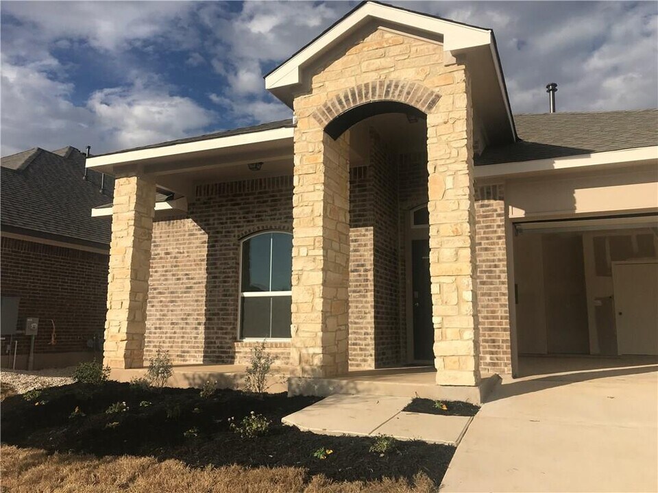 4313 Buffalo Ford Rd in Georgetown, TX - Building Photo