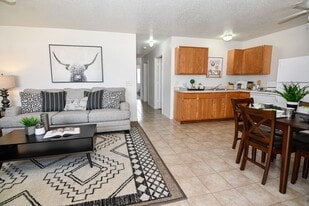 629 Maverick Ln in Madrid, IA - Building Photo