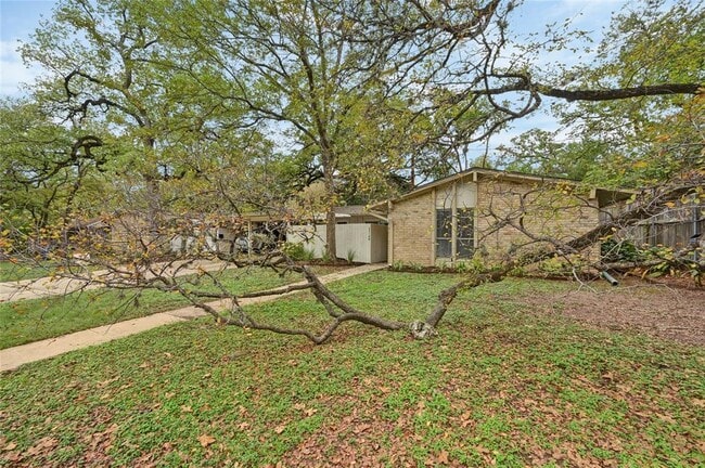 2210 Quarry Rd in Austin, TX - Building Photo - Building Photo