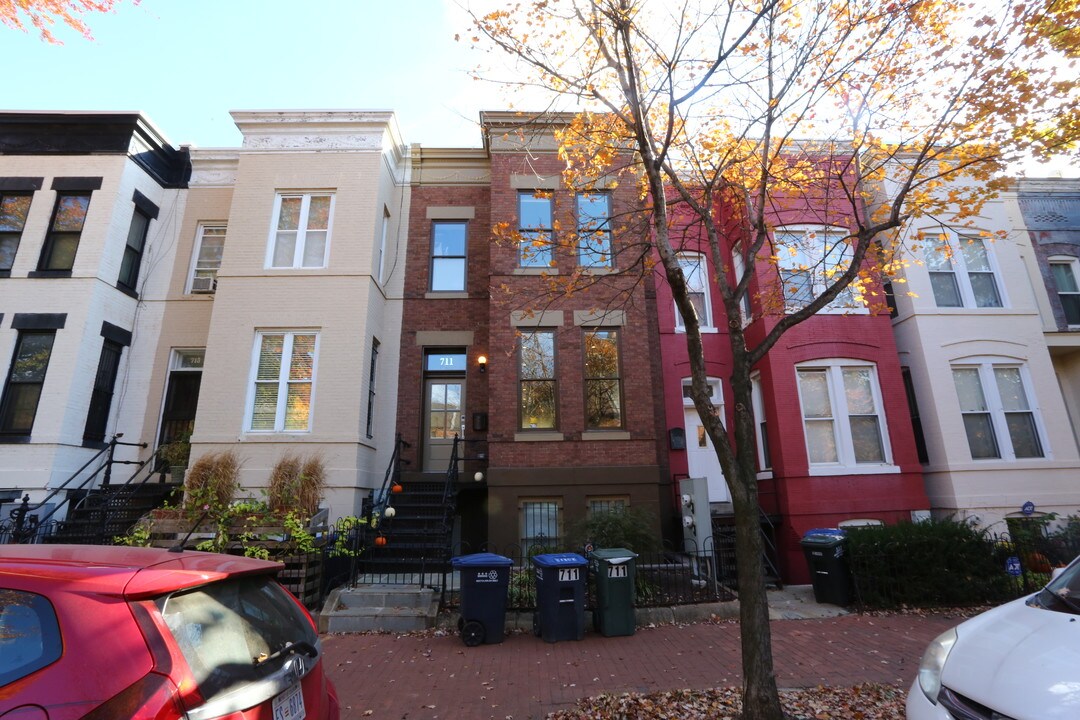 711 10th St NE in Washington, DC - Building Photo
