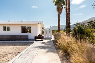 277 East Racquet Club Road, Unit 3 in Palm Springs, CA - Building Photo