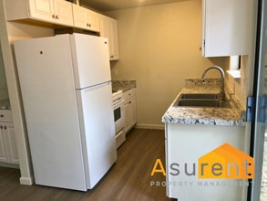 1102 NW E St in Grants Pass, OR - Foto de edificio - Building Photo