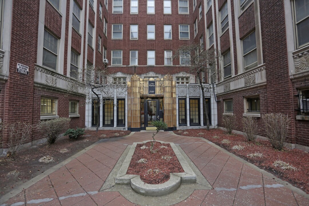 Jeffery Apartments in Chicago, IL - Building Photo