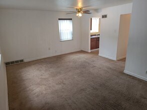 7067 Kennedy St in University City, MO - Building Photo - Building Photo