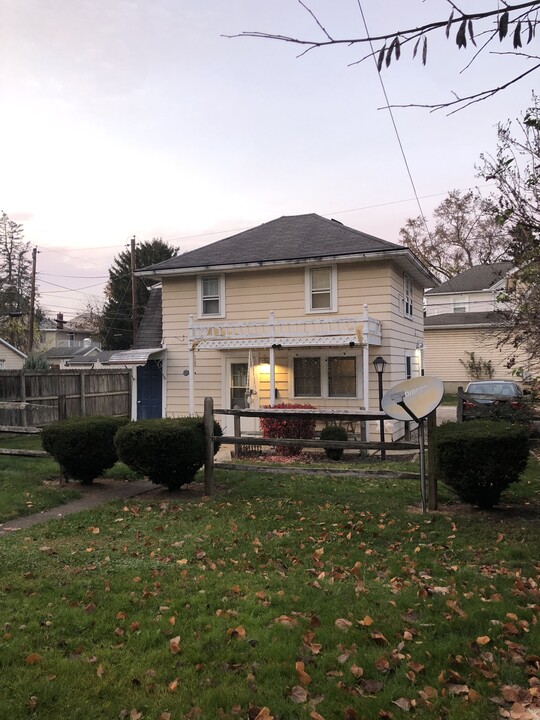 227 E Allen St in Lancaster, OH - Building Photo