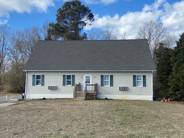 16043 Richmond rd in Callao, VA - Building Photo