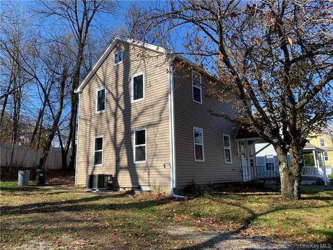 property at 9 Poplar St