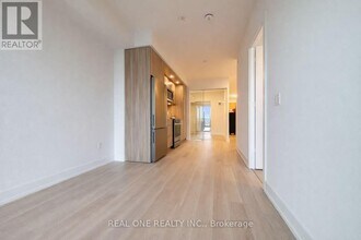 60 Central Park Roadway in Toronto, ON - Building Photo - Building Photo