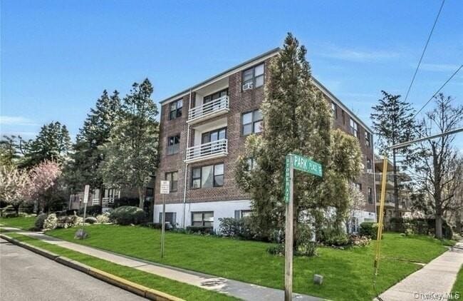 14-16-16 Stoner Ave in Great Neck, NY - Building Photo - Building Photo