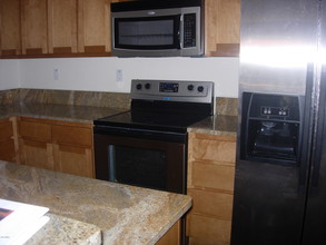 4704 E Paradise Village Pkwy N-Unit -325 in Phoenix, AZ - Building Photo - Building Photo