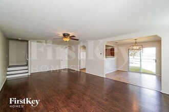 9334 Maple Silver in San Antonio, TX - Building Photo - Building Photo