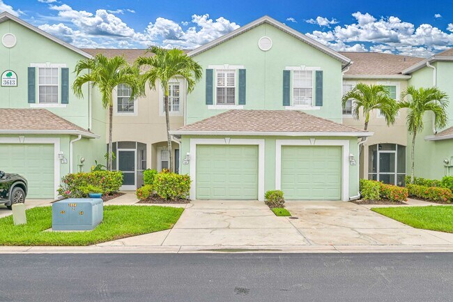 property at 3613 Pine Oak Cir