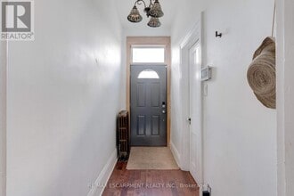 132 Ferguson Ave N in Hamilton, ON - Building Photo - Building Photo