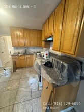 154 Ridge Ave in Yonkers, NY - Building Photo - Building Photo
