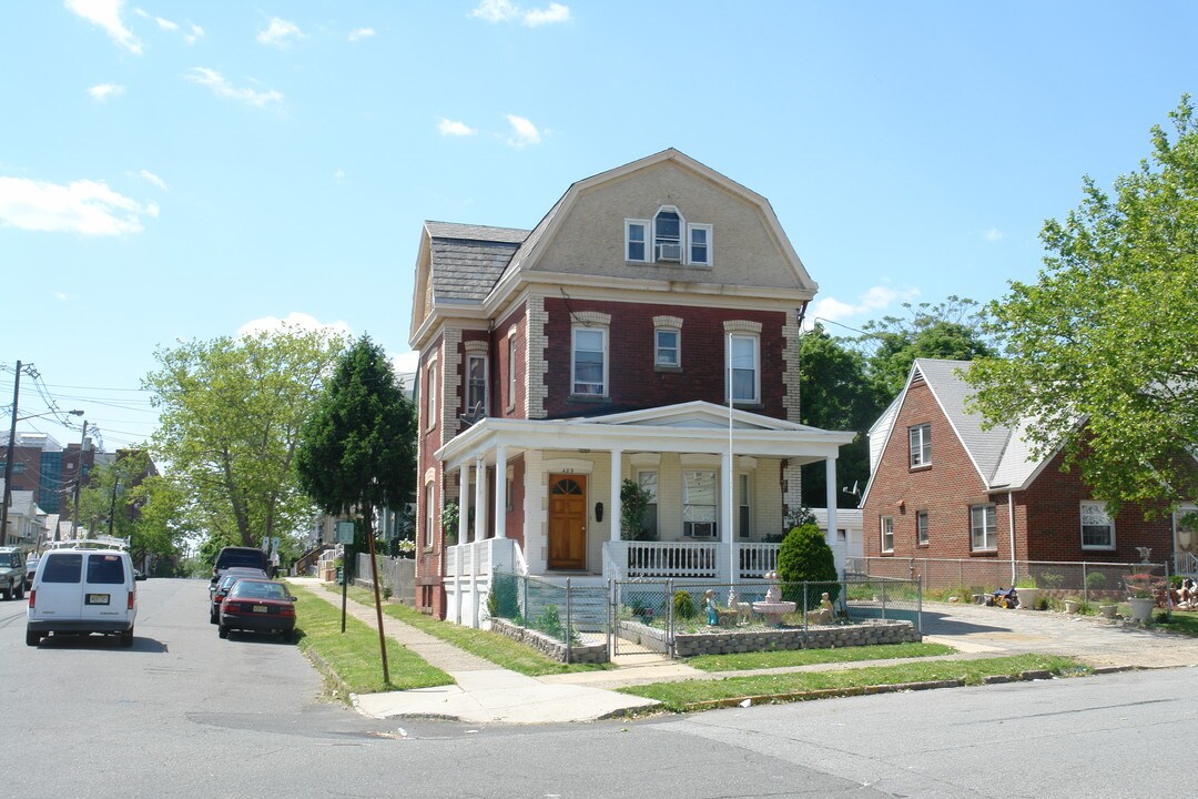 489 Cornell St in Perth Amboy, NJ - Building Photo