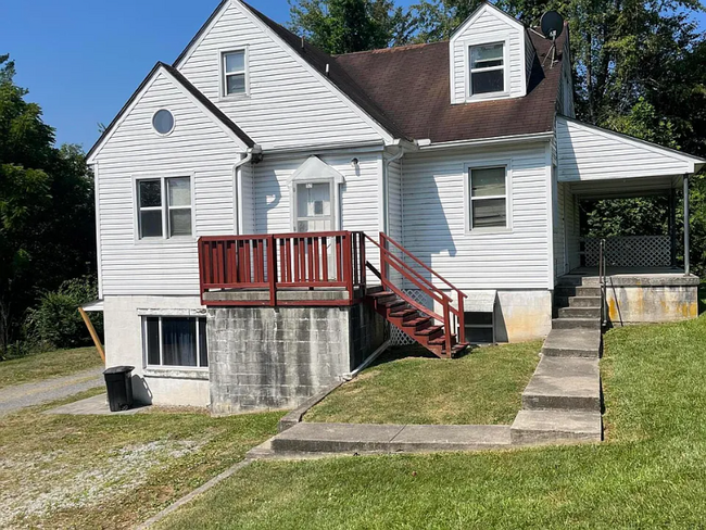 property at 1521 E Main St