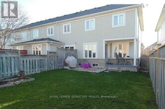 36 Eastport Dr in Toronto, ON - Building Photo - Building Photo
